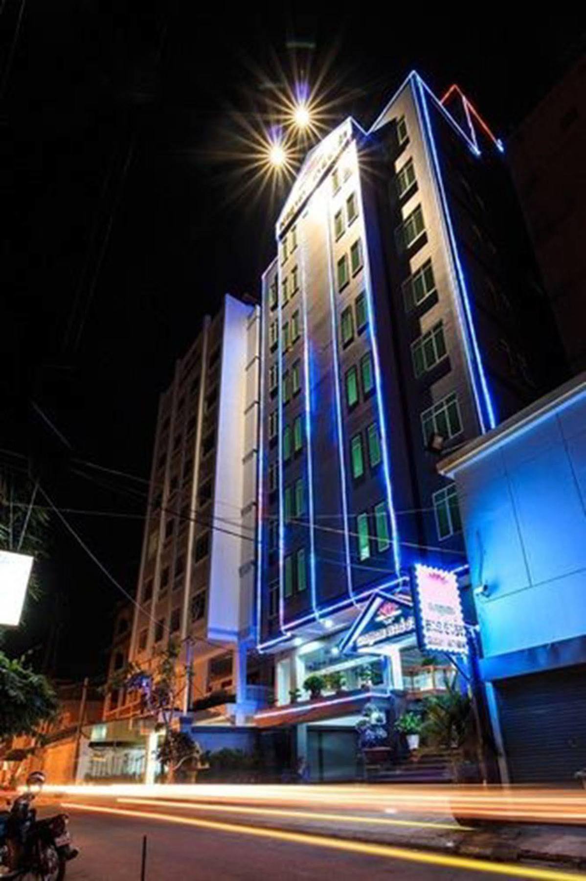 Tan Tower Hotel Phnom Penh Exterior photo